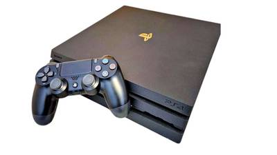 Sony Playstation 4 Pro 1TB Konsole mit Controller
