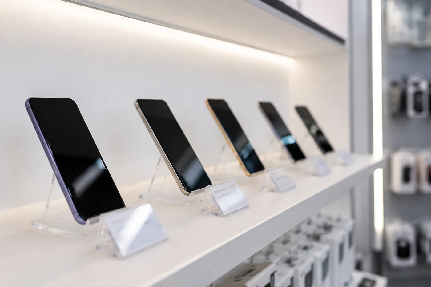 Handy-Vitrine im Shop